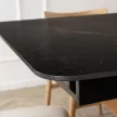Masă ceramică extensibilă 160–200 cm, negru marmură/stejar ALICANTE