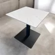 Masă bistro 70×70 cm, blat din ceramică sinterizată cu efect de marmură alb lucios